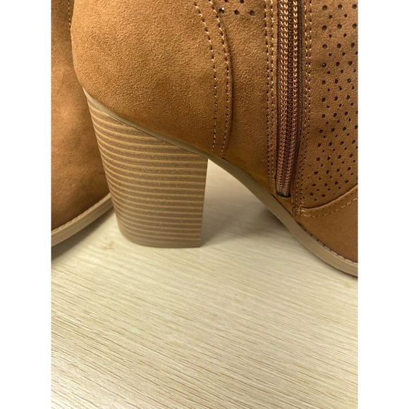 American Rag heeled suede boots NWT! - Picture 7 of 10